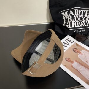 【AT2046】Celine セリーヌの新しいクラシックなカジュアルトレンドアイテム、コーデュロイのシンプルなベースボールキャップが登場しました🧢。日韓風スタイルで、どんなコーディネートにもぴったり！旅行に出かける際に必ず手に入れたいアイテムです。