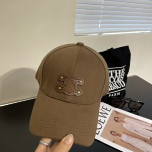 【AT2046】Celine セリーヌの新しいクラシックなカジュアルトレンドアイテム、コーデュロイのシンプルなベースボールキャップが登場しました🧢。日韓風スタイルで、どんなコーディネートにもぴったり！旅行に出かける際に必ず手に入れたいアイテムです。