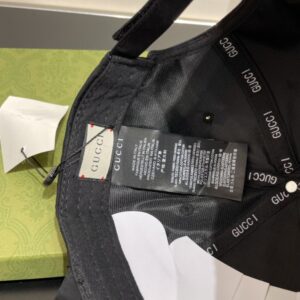 【AT2048】Gucci コラボキャップ♥️GUCCI🧢公式サイトの新商品、野球キャップ、オリジナル品質が熱い登場🔥🎩 手作りが非常に精巧で高級感があります！控えめな贅沢さ、持ち運びに便利！