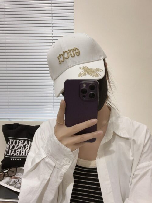 【AT2049】Gucci コラボキャップ♥️GUCCI🧢公式サイトの新作、ベースボールキャップ、オリジナル品質が大人気登場🔥🎩 精巧な加工、高級で洗練されたデザイン！控えめな贅沢さ、持ち運びに便利！