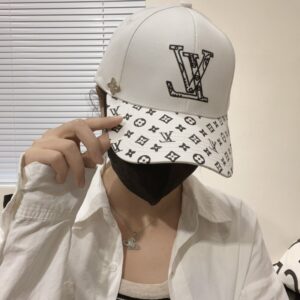 【AT2050】Louis Vuitton ルイ・ヴィトンのベースボールキャップ✨新しいLVベースボールキャップ、重労働で作られた♥完璧な刺繍、高級で上品、マストアイテム🤗男女兼用！