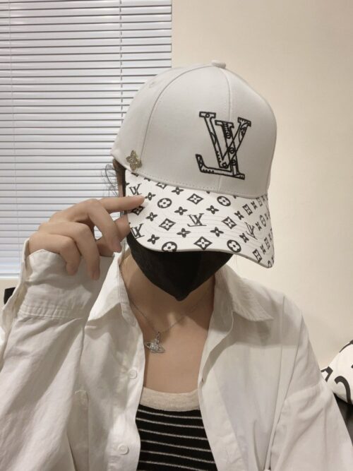 【AT2050】Louis Vuitton ルイ・ヴィトンのベースボールキャップ✨新しいLVベースボールキャップ、重労働で作られた♥完璧な刺繍、高級で上品、マストアイテム🤗男女兼用！