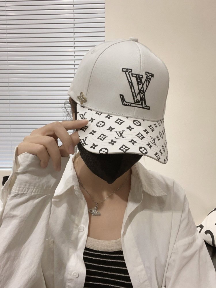 【AT2050】Louis Vuitton ルイ・ヴィトンのベースボールキャップ✨新しいLVベースボールキャップ、重労働で作られた♥完璧な刺繍、高級で上品、マストアイテム🤗男女兼用！