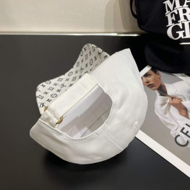 【AT2050】Louis Vuitton ルイ・ヴィトンのベースボールキャップ✨新しいLVベースボールキャップ、重労働で作られた♥完璧な刺繍、高級で上品、マストアイテム🤗男女兼用！