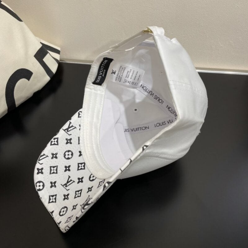 【AT2050】Louis Vuitton ルイ・ヴィトンのベースボールキャップ✨新しいLVベースボールキャップ、重労働で作られた♥完璧な刺繍、高級で上品、マストアイテム🤗男女兼用！