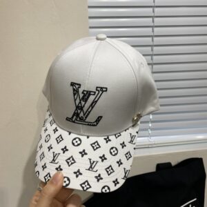 【AT2050】Louis Vuitton ルイ・ヴィトンのベースボールキャップ✨新しいLVベースボールキャップ、重労働で作られた♥完璧な刺繍、高級で上品、マストアイテム🤗男女兼用！
