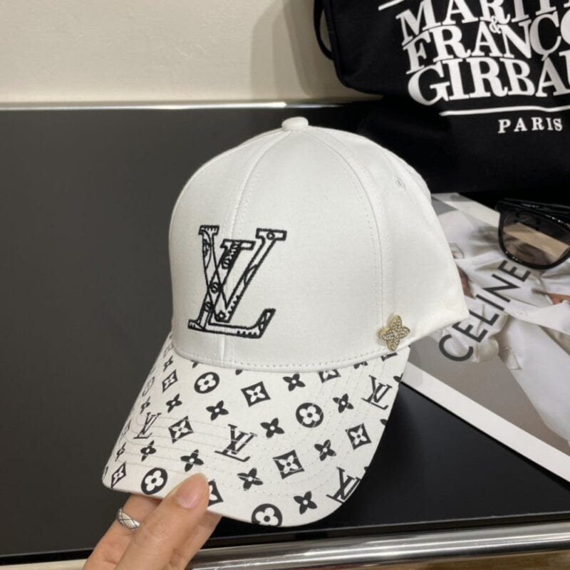 【AT2050】Louis Vuitton ルイ・ヴィトンのベースボールキャップ✨新しいLVベースボールキャップ、重労働で作られた♥完璧な刺繍、高級で上品、マストアイテム🤗男女兼用！
