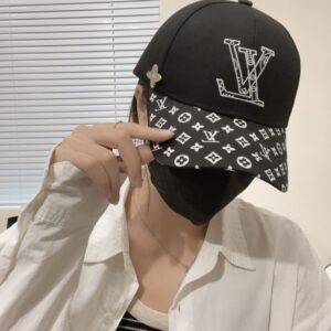 【AT2051】Louis Vuitton ルイ・ヴィトンの野球帽😍新しいLVの野球帽、丹念な仕事♥完璧な刺繍、ハイエンドで上品、万能アイテム🤗男女共用！