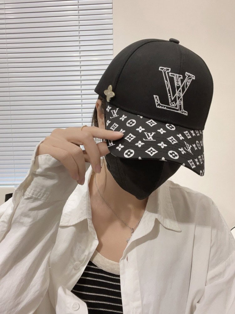 【AT2051】Louis Vuitton ルイ・ヴィトンの野球帽😍新しいLVの野球帽、丹念な仕事♥完璧な刺繍、ハイエンドで上品、万能アイテム🤗男女共用！