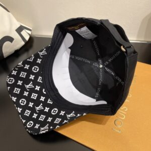 【AT2051】Louis Vuitton ルイ・ヴィトンの野球帽😍新しいLVの野球帽、丹念な仕事♥完璧な刺繍、ハイエンドで上品、万能アイテム🤗男女共用！