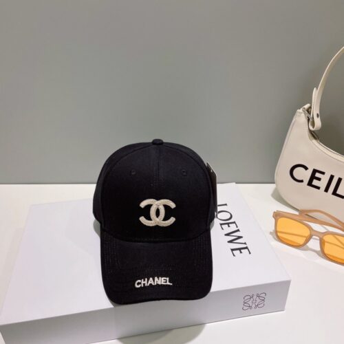 【AT2056】CHANELシャネルの新作のシンプルな刺繍ロゴのベースボールキャップ、新作が入荷しました、ブランド品のキャップはとても合わせやすく、お早めにお買い求めください！