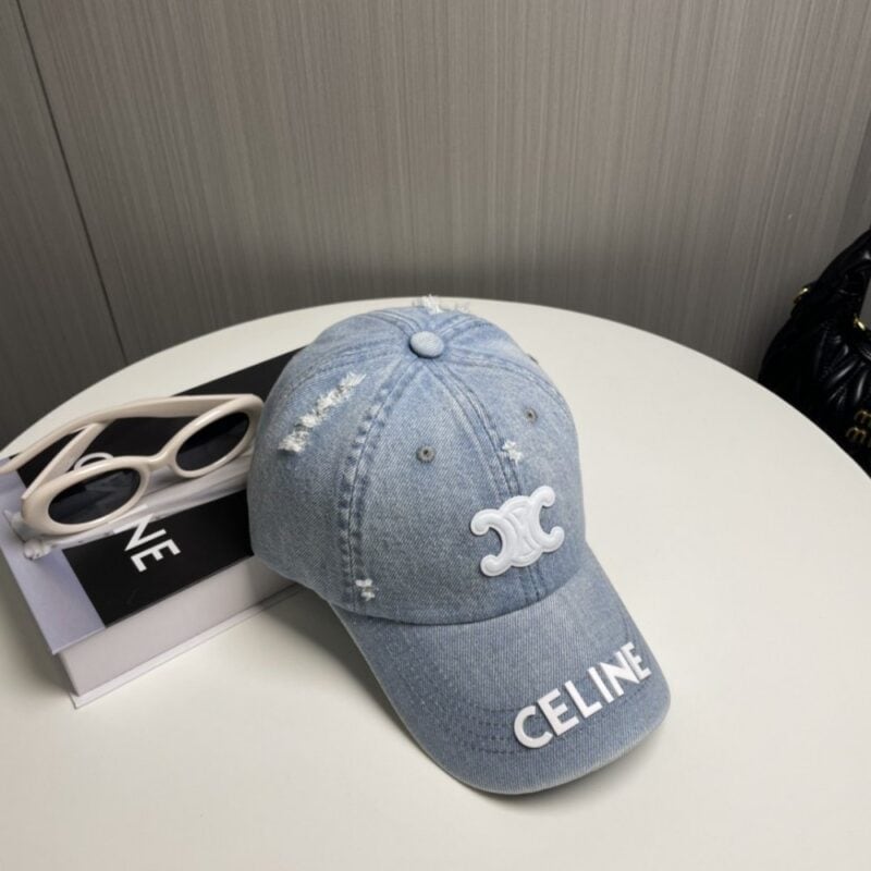 【AT2062】CELINEの新しいデニムベースボールキャップは、防塵バッグと一緒にお楽しみいただけます。街で着用する必須アイテムで、素晴らしいコーディネートが可能です。お早めにゲットしてください！