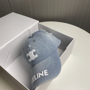 【AT2062】CELINEの新しいデニムベースボールキャップは、防塵バッグと一緒にお楽しみいただけます。街で着用する必須アイテムで、素晴らしいコーディネートが可能です。お早めにゲットしてください！