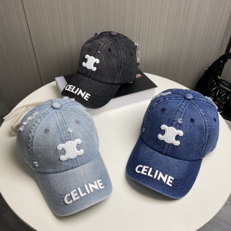【AT2062】CELINEの新しいデニムベースボールキャップは、防塵バッグと一緒にお楽しみいただけます。街で着用する必須アイテムで、素晴らしいコーディネートが可能です。お早めにゲットしてください！