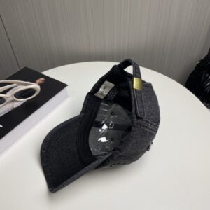 【AT2063】CELINEの新しいデニムベースボールキャップは防塵袋と一緒にご購入ください！街中での必需品で、とても合わせやすいです。早めに手に入れてください！
