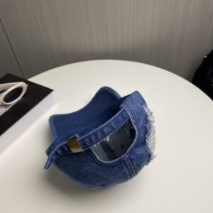 【AT2064】CELINEセリーヌの新しいデニムベースボールキャップ🧢は防塵袋と一緒に。ストリートで着用する必需品で、すぐに手に入れてください！