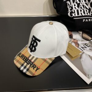 【AT2066】Burberry（バーバリー）のオリジナルの野球帽です。専門店で人気のある純綿裏地で、軽くて通気性が良いです。完璧なシルエットと工場での品質があり、男女どちらでも使えます！防塵袋が付属しています。