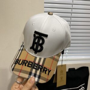 【AT2066】Burberry（バーバリー）のオリジナルの野球帽です。専門店で人気のある純綿裏地で、軽くて通気性が良いです。完璧なシルエットと工場での品質があり、男女どちらでも使えます！防塵袋が付属しています。