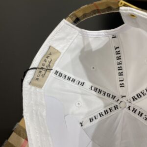 【AT2066】Burberry（バーバリー）のオリジナルの野球帽です。専門店で人気のある純綿裏地で、軽くて通気性が良いです。完璧なシルエットと工場での品質があり、男女どちらでも使えます！防塵袋が付属しています。