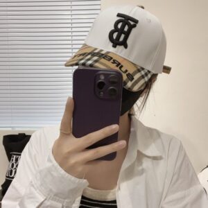 【AT2066】Burberry（バーバリー）のオリジナルの野球帽です。専門店で人気のある純綿裏地で、軽くて通気性が良いです。完璧なシルエットと工場での品質があり、男女どちらでも使えます！防塵袋が付属しています。
