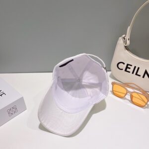 【AT2067】Prada この商品は防塵袋が付いています。【プラダ】の新しい春夏モデルの刺繍入りベースボールキャップです。新商品が入荷しましたので、早めに手に入れてください！
