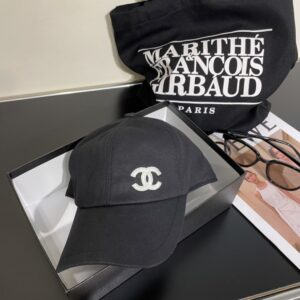 【AT2073】シャネルCHANELの新商品、野球帽、小さな香水のロゴがシンプルでクラシックです。おしゃれでカジュアルなデザイン。ランニングウェアの新商品。