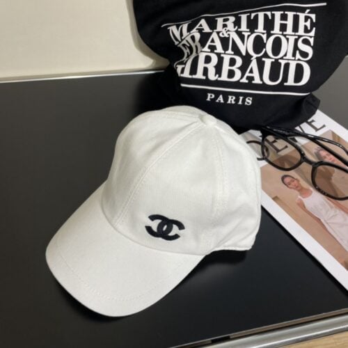【AT2074】Chanel シャネルの新作野球帽、ロゴは小さくてシンプルでクラシック、おしゃれでカジュアルなデザインです。新しい商品をランニング。