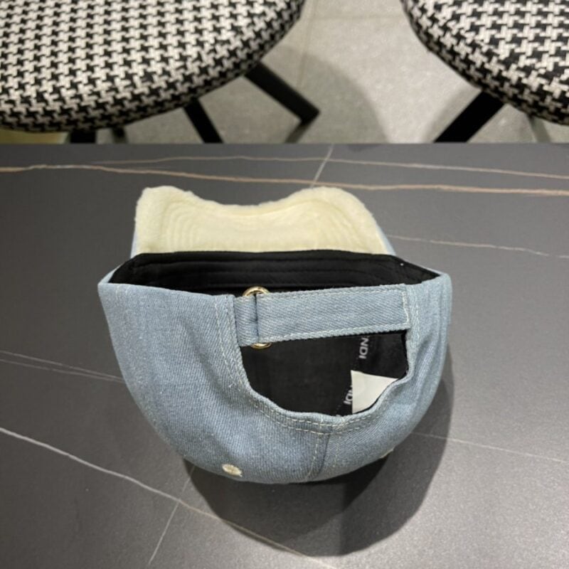 【AT2078】FENDIフェンディ 早秋の老花シリーズのベースボールキャップ🧢クラシックなFF中古アイテム、エレガントなコーディネートアイテム、クオリティが抜群です。