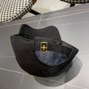 【AT2084】Louis Vuitton LV ルイ・ヴィトンの新しいLVベースボールキャップは、重い素材で作られており、男女問わず使える万能アイテムです！たくさん使えます！