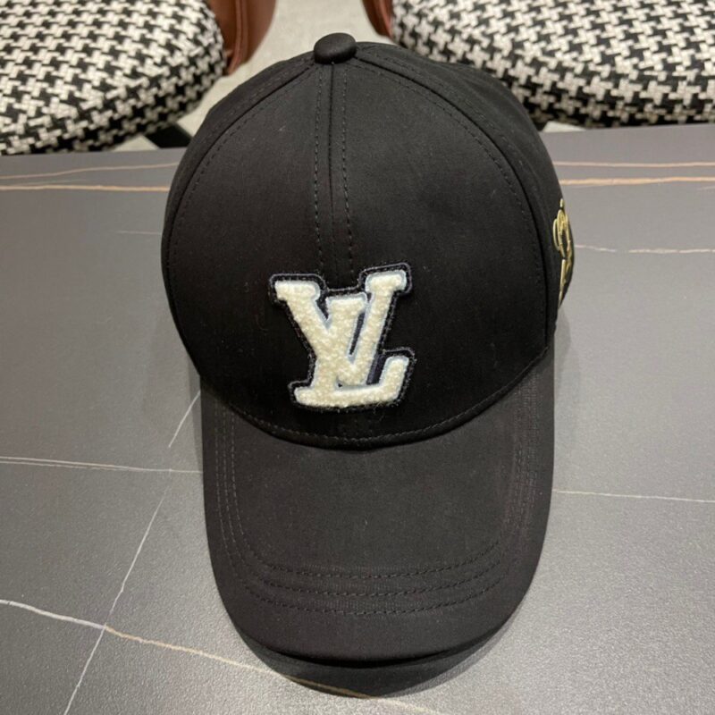 【AT2084】Louis Vuitton LV ルイ・ヴィトンの新しいLVベースボールキャップは、重い素材で作られており、男女問わず使える万能アイテムです！たくさん使えます！