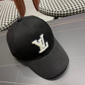【AT2084】Louis Vuitton LV ルイ・ヴィトンの新しいLVベースボールキャップは、重い素材で作られており、男女問わず使える万能アイテムです！たくさん使えます！