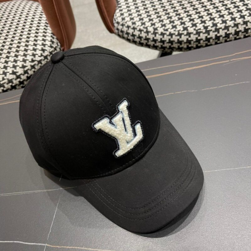 【AT2084】Louis Vuitton LV ルイ・ヴィトンの新しいLVベースボールキャップは、重い素材で作られており、男女問わず使える万能アイテムです！たくさん使えます！