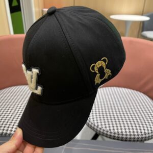 【AT2084】Louis Vuitton LV ルイ・ヴィトンの新しいLVベースボールキャップは、重い素材で作られており、男女問わず使える万能アイテムです！たくさん使えます！