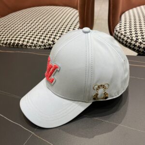 【AT2085】Louis Vuitton LV ルイ・ヴィトンの新しいLV野球帽、重厚な作りで合わせやすいデザイン🤗男女兼用！たくさん使えるアイテム！