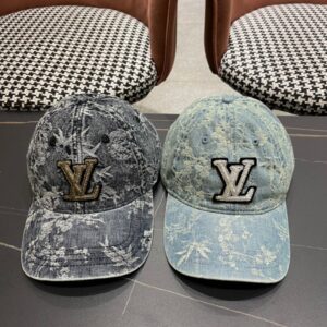 【AT2087】Louis Vuitton LVのクラシックベースボールキャップは非常にクラシックであり、レトロな魅力があり、四季を通じて使用でき、外出時に必要不可欠で、顔を小さく見せます。