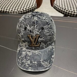 【AT2087】Louis Vuitton LVのクラシックベースボールキャップは非常にクラシックであり、レトロな魅力があり、四季を通じて使用でき、外出時に必要不可欠で、顔を小さく見せます。