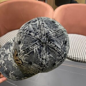 【AT2087】Louis Vuitton LVのクラシックベースボールキャップは非常にクラシックであり、レトロな魅力があり、四季を通じて使用でき、外出時に必要不可欠で、顔を小さく見せます。