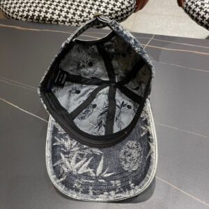【AT2087】Louis Vuitton LVのクラシックベースボールキャップは非常にクラシックであり、レトロな魅力があり、四季を通じて使用でき、外出時に必要不可欠で、顔を小さく見せます。