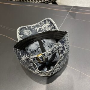 【AT2087】Louis Vuitton LVのクラシックベースボールキャップは非常にクラシックであり、レトロな魅力があり、四季を通じて使用でき、外出時に必要不可欠で、顔を小さく見せます。