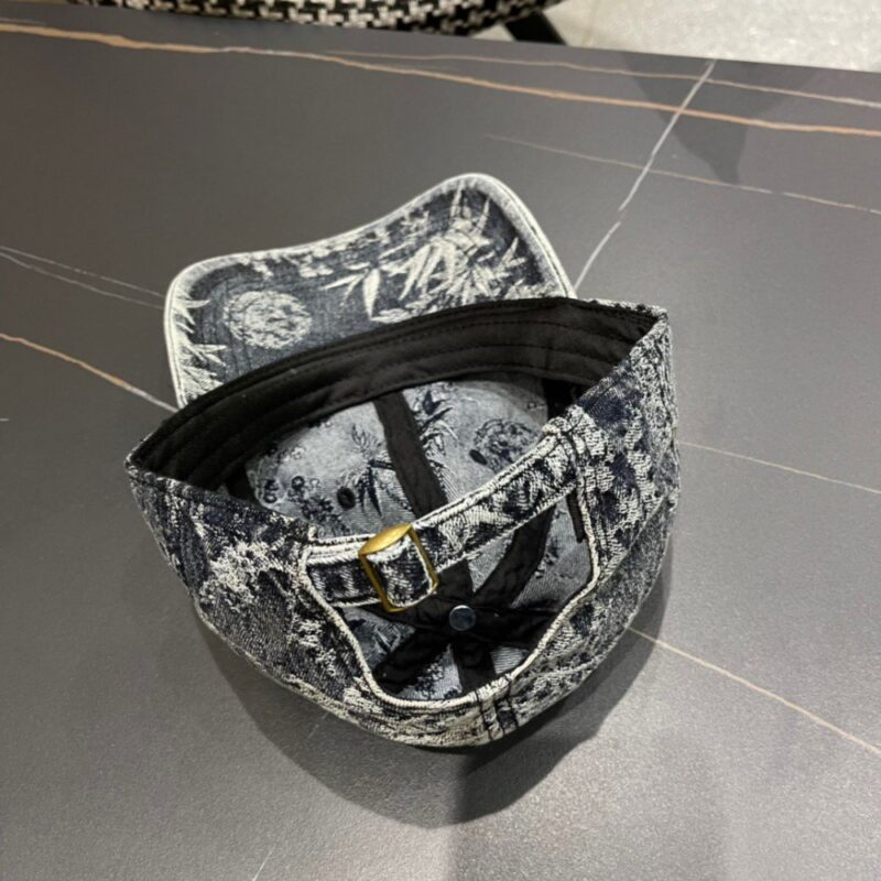 【AT2087】Louis Vuitton LVのクラシックベースボールキャップは非常にクラシックであり、レトロな魅力があり、四季を通じて使用でき、外出時に必要不可欠で、顔を小さく見せます。