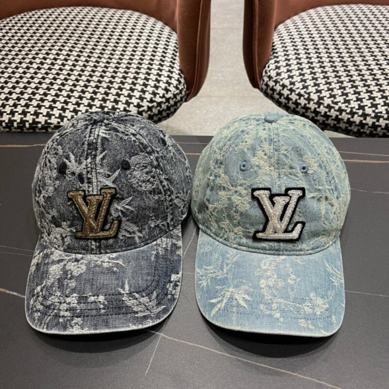 【AT2088】Louis Vuitton LV のクラシックな野球帽は非常にクラシックであり、流行のレトロな魅力があり、四季を通して使用できるので、外出時には必需品です。顔を小さく見せてくれるので、とても人気があります。