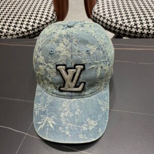 【AT2088】Louis Vuitton LV のクラシックな野球帽は非常にクラシックであり、流行のレトロな魅力があり、四季を通して使用できるので、外出時には必需品です。顔を小さく見せてくれるので、とても人気があります。