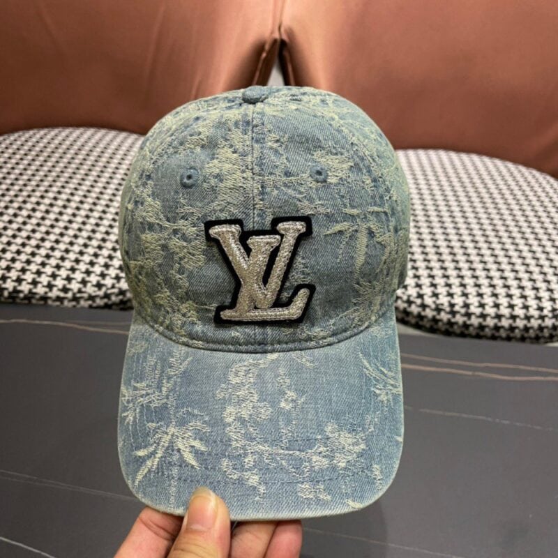 【AT2088】Louis Vuitton LV のクラシックな野球帽は非常にクラシックであり、流行のレトロな魅力があり、四季を通して使用できるので、外出時には必需品です。顔を小さく見せてくれるので、とても人気があります。