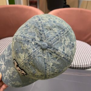 【AT2088】Louis Vuitton LV のクラシックな野球帽は非常にクラシックであり、流行のレトロな魅力があり、四季を通して使用できるので、外出時には必需品です。顔を小さく見せてくれるので、とても人気があります。