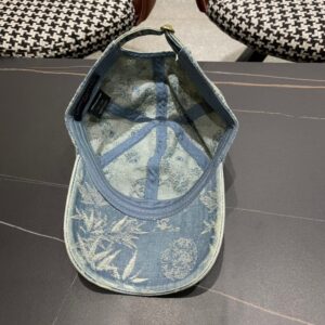 【AT2088】Louis Vuitton LV のクラシックな野球帽は非常にクラシックであり、流行のレトロな魅力があり、四季を通して使用できるので、外出時には必需品です。顔を小さく見せてくれるので、とても人気があります。
