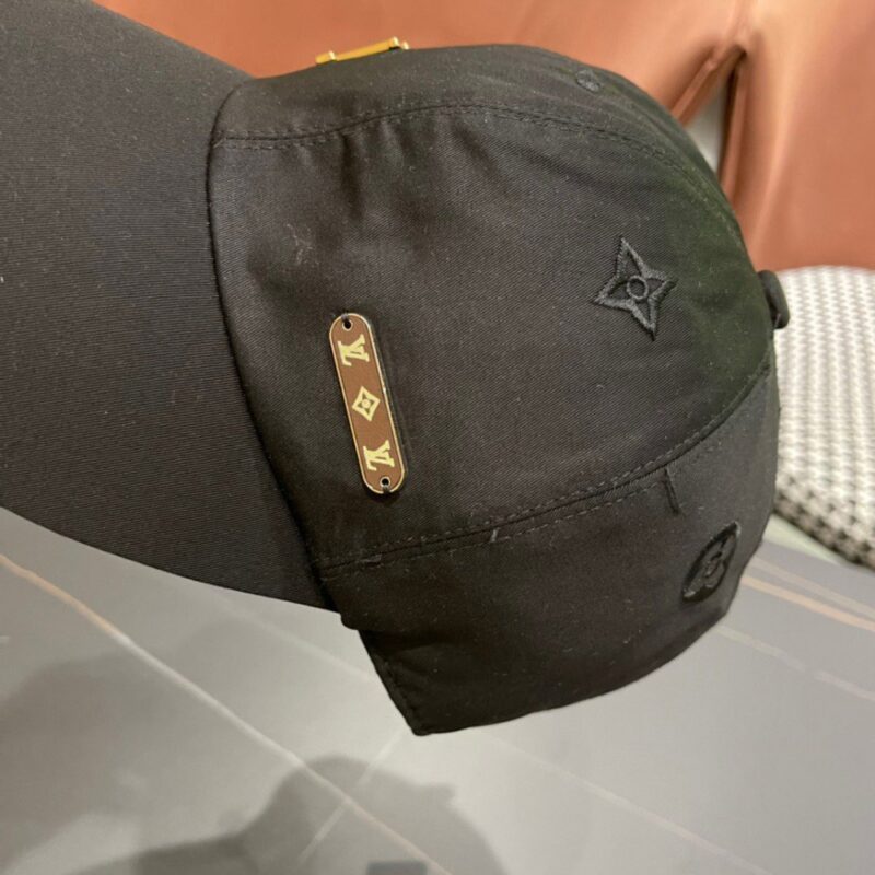 【AT2089】Louis Vuitton LV ルイ・ヴィトンのキャップ😍LV、シンプルで洗練された ベースボールキャップ🧢、個性的で精巧な刺繍デザイン、帽子の上部はまさに手に入れる価値があります。