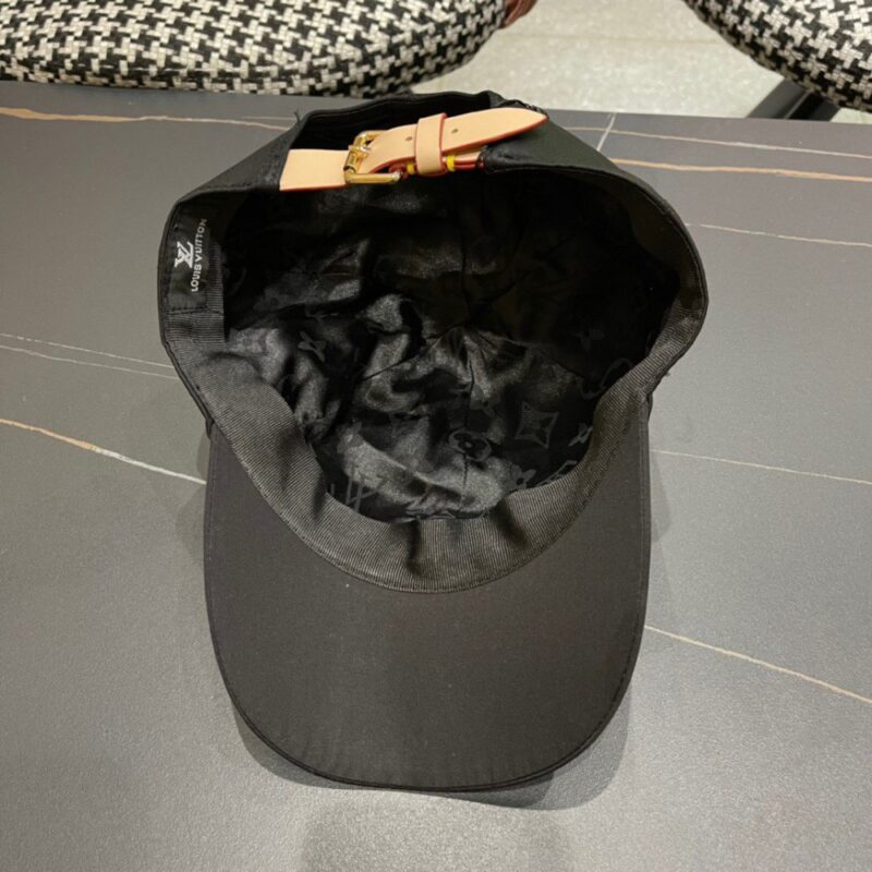 【AT2089】Louis Vuitton LV ルイ・ヴィトンのキャップ😍LV、シンプルで洗練された ベースボールキャップ🧢、個性的で精巧な刺繍デザイン、帽子の上部はまさに手に入れる価値があります。