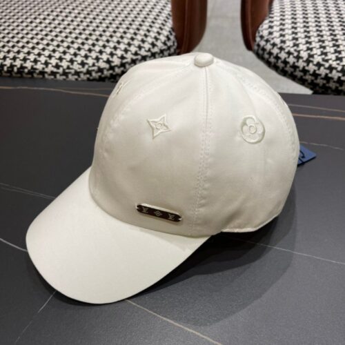 【AT2090】ルイ・ヴィトン（Louis Vuitton）😍LVのベースボールキャップ🧢、シンプルで上品、個性的で洗練された刺繍デザイン。帽子の上部は絶対に手に入れる価値があります。