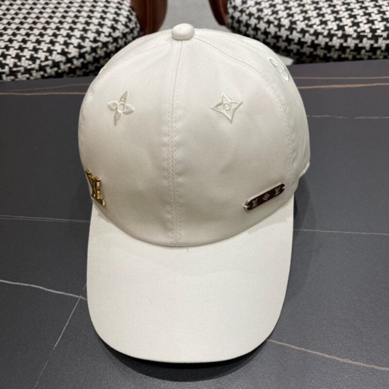 【AT2090】ルイ・ヴィトン（Louis Vuitton）😍LVのベースボールキャップ🧢、シンプルで上品、個性的で洗練された刺繍デザイン。帽子の上部は絶対に手に入れる価値があります。