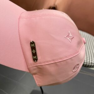 【AT2091】Louis Vuitton LV ルイ・ヴィトンのキャップ😍LV、シンプルで洗練されており、個性的なエンボイダリーデザインが施されています。キャップの上には絶対に手に入れる価値があります。